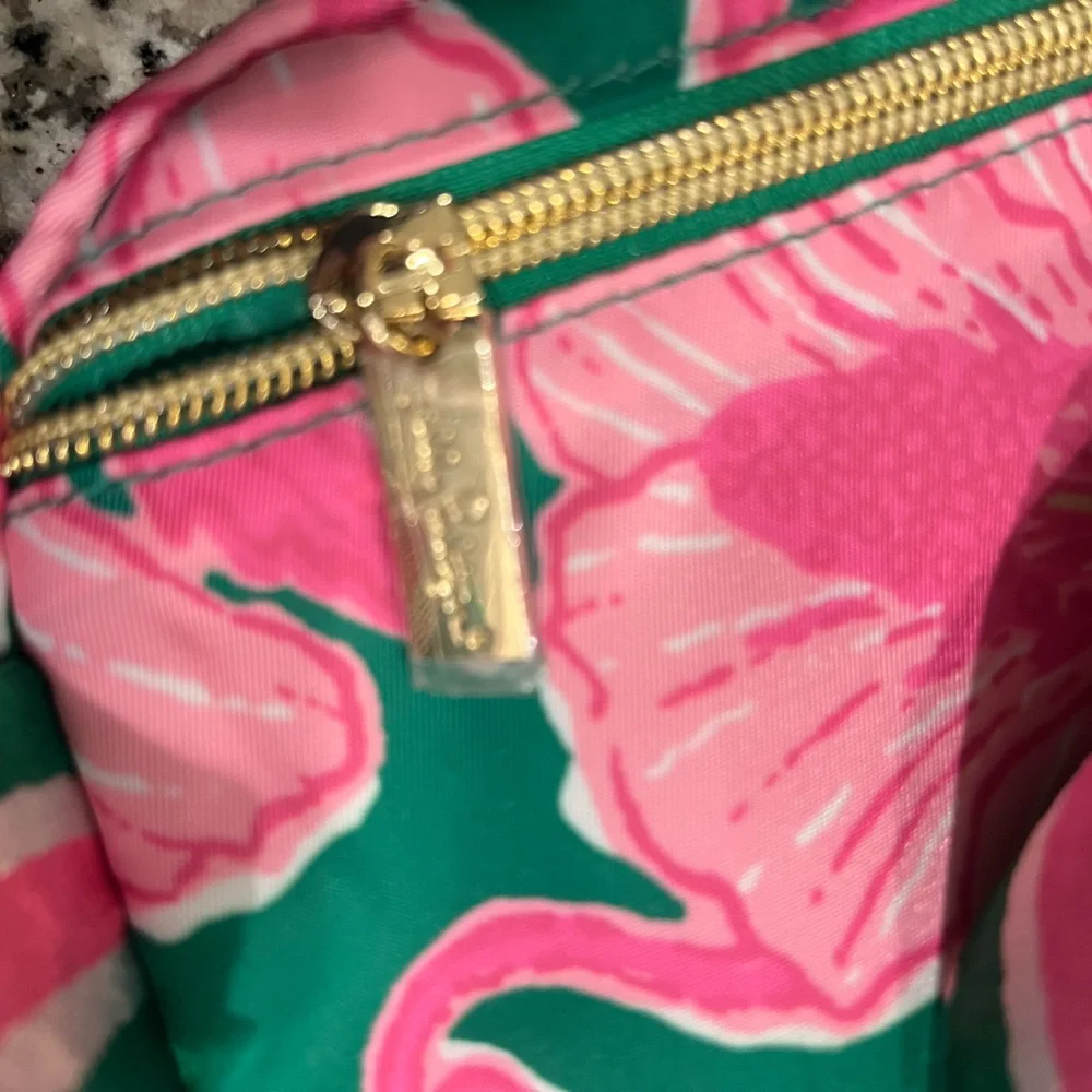 Lilly Pulitzer Green & Pink Floral Crossbody Belt Bag - NWOT - Picture 10 of 10
